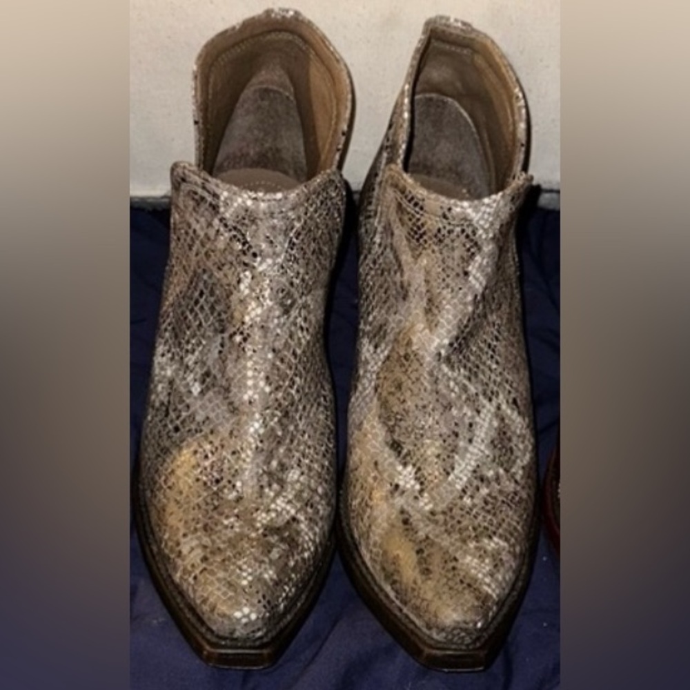Ariat Snake Print Size 7 Leather Ankle Boots